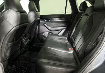 Подержанный автомобиль Geely Monjaro 2024 года (21 фото)