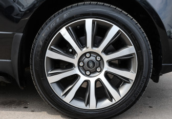 Подержанный автомобиль Land Rover Range Rover 2014 года (25 фото)