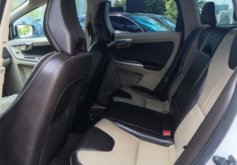 Подержанный автомобиль Volvo XC60 2010 года (8 фото)