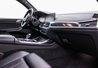 Подержанный автомобиль BMW X7 2021 года (9 фото)