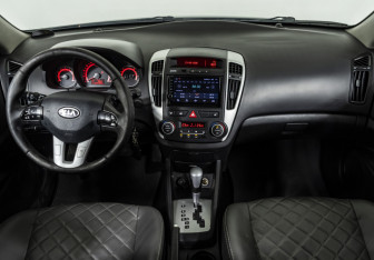 Подержанный автомобиль Kia Ceed Wagon 2011 года (11 фото)