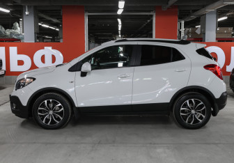 Подержанный автомобиль Opel Mokka 2015 года (8 фото)