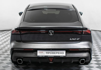 Подержанный автомобиль Changan UNI-V 2023 года (6 фото)