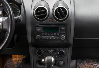 Подержанный автомобиль Nissan Qashqai 2012 года (15 фото)