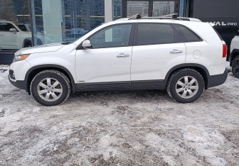 Подержанный автомобиль Kia Sorento 2012 года (8 фото)