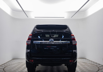 Подержанный автомобиль Toyota Land Cruiser Prado 2014 года (6 фото)