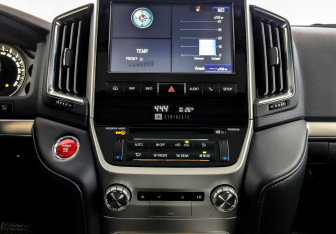 Подержанный автомобиль Toyota Land Cruiser Suv 2019 года (15 фото)