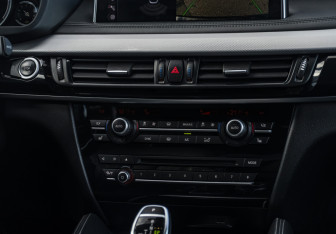 Подержанный автомобиль BMW X6 2018 года (17 фото)