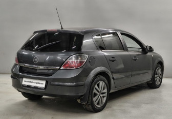 Подержанный автомобиль Opel Astra Hatchback 2010 года (5 фото)