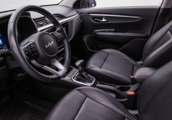 Подержанный автомобиль Kia Rio Hatchback 2021 года (10 фото)