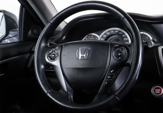 Подержанный автомобиль Honda Accord Sedan 2013 года (11 фото)