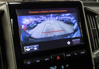 Подержанный автомобиль Toyota Land Cruiser Suv 2018 года (17 фото)