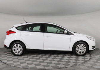 Подержанный автомобиль Ford Focus Hatchback 2018 года (4 фото)