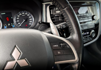 Подержанный автомобиль Mitsubishi Outlander 2013 года (26 фото)