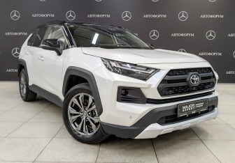 Подержанный автомобиль Toyota RAV4 2025 года (3 фото)