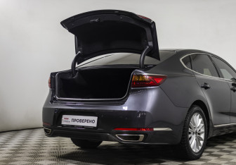 Подержанный автомобиль Kia K7 2017 года (21 фото)