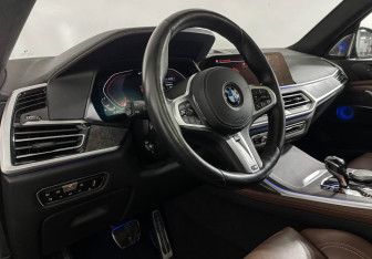 Подержанный автомобиль BMW X7 2020 года (12 фото)