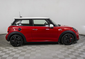 Подержанный автомобиль MINI Hatch 2019 года (4 фото)
