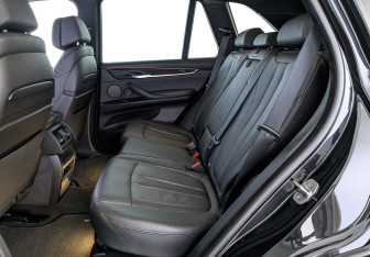 Подержанный автомобиль BMW X5 2015 года (18 фото)