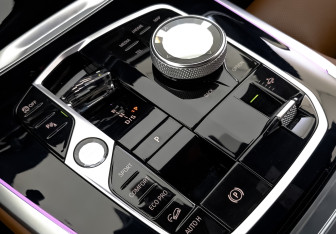 Подержанный автомобиль BMW X7 2023 года (21 фото)