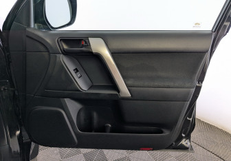 Подержанный автомобиль Toyota Land Cruiser Prado 2021 года (19 фото)