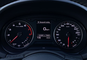 Подержанный автомобиль Audi A3 Sedan 2017 года (23 фото)