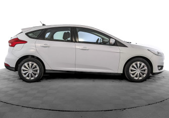 Подержанный автомобиль Ford Focus Hatchback 2018 года (4 фото)