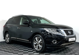 Подержанный автомобиль Nissan Pathfinder 2015 года (3 фото)