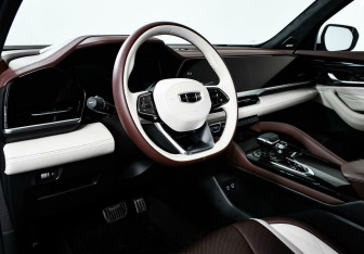 Подержанный автомобиль Geely Monjaro 2023 года (9 фото)