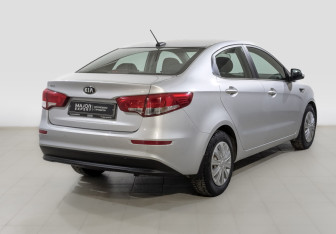 Подержанный автомобиль Kia Rio Sedan 2017 года (5 фото)