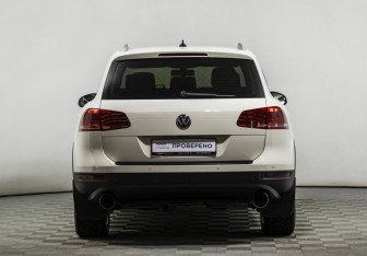 Подержанный автомобиль Volkswagen Touareg 2011 года (6 фото)