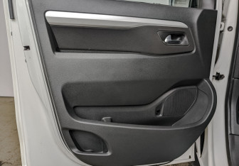 Подержанный автомобиль Citroen SpaceTourer 2020 года (18 фото)