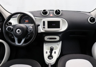 Подержанный автомобиль Smart Forfour 2016 года (12 фото)