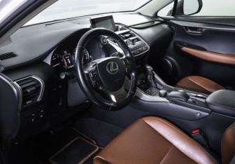 Подержанный автомобиль Lexus NX 2017 года (15 фото)