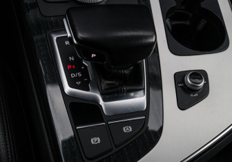 Подержанный автомобиль Audi Q7 2016 года (19 фото)
