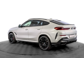 Подержанный автомобиль BMW X6 2023 года (7 фото)