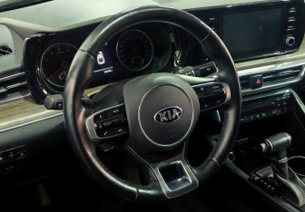 Подержанный автомобиль Kia K5 2020 года (12 фото)