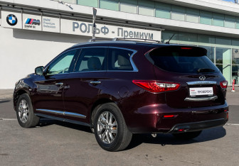 Подержанный автомобиль Infiniti JX 2013 года (7 фото)