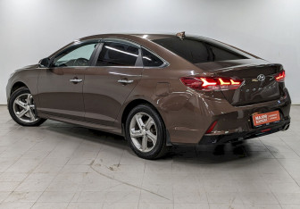 Подержанный автомобиль Hyundai Sonata 2019 года (7 фото)