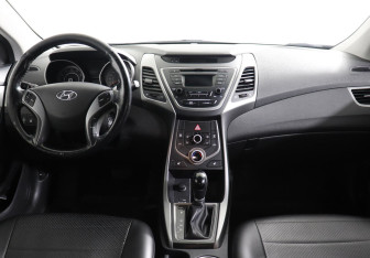 Подержанный автомобиль Hyundai Elantra Sedan 2014 года (6 фото)