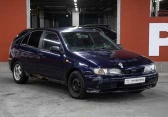 Подержанный автомобиль Nissan Almera Hatchback 1997 года (2 фото)