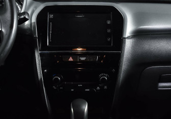 Подержанный автомобиль Suzuki Vitara 2015 года (11 фото)