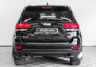 Подержанный автомобиль Jeep Grand Cherokee 2021 года (6 фото)