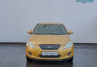 Подержанный автомобиль Kia Ceed Hatchback 2009 года (2 фото)
