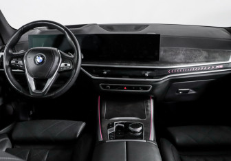 Подержанный автомобиль BMW X5 2023 года (12 фото)