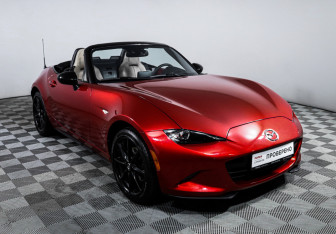 Подержанный автомобиль Mazda MX-5 2017 года (16 фото)