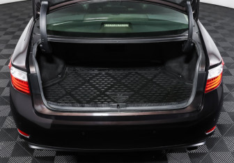 Подержанный автомобиль Lexus ES 2014 года (10 фото)