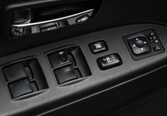 Подержанный автомобиль Mitsubishi ASX 2014 года (15 фото)