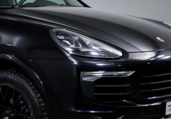 Подержанный автомобиль Porsche Cayenne 2017 года (16 фото)