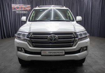 Подержанный автомобиль Toyota Land Cruiser Suv 2020 года (2 фото)